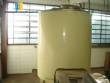 Tanque interno con camisa de acero inoxidable de 2.000 litros.