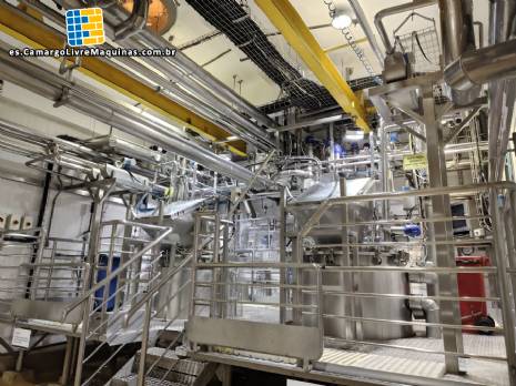 Cocinas encamisadas con plataforma, bombas y v�lvulas para coberturas, jarabes, rellenos y salsas.