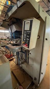 M�quina envasadora Raumak para productos en polvo.