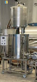 Tanque de fermentaci�n de un solo recipiente para maceraci�n, recirculaci�n, clarificaci�n y ebullici�n de cervezas artesanales.