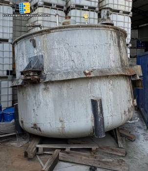 Batidora de acero inoxidable con capacidad de 10.000 litros y motor de 7,5 HP.