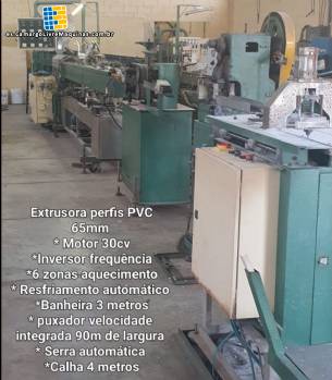 Extrusora de perfiles de PVC con husillo de 65 mm y uni�n m�ltiple.