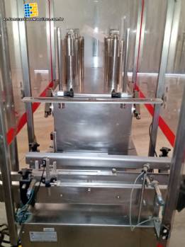 Llenadora lineal y roscadora automtica