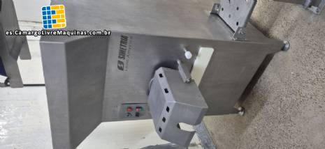 Picadora continua para carnes, verduras, frutas, quesos y grasas con una abertura de 130 mm. Modelo Simetria, a�o 2023.