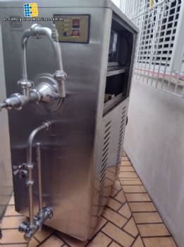 M�quina de producci�n continua de helados y a�a�, marca Bertollo, 200 litros por hora.