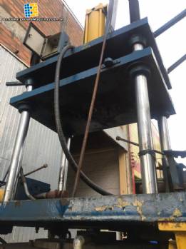 M�quina de moldeo por inyecci�n de aluminio a baja presi�n DJ Fornos