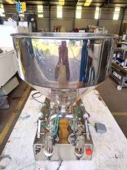 Llenadora de sobremesa de acero inoxidable para l�quidos y productos viscosos