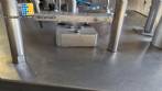 M�quina rotativa de acero inoxidable para llenado, dosificaci�n y sellado, con junta de aluminio, para tarros, vasos y botellas Delgo.