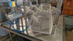 M�quina rotativa de acero inoxidable para llenado, dosificaci�n y sellado, con junta de aluminio, para tarros, vasos y botellas Delgo.
