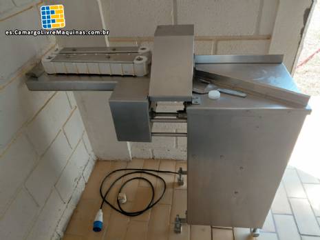 M�quina atadora de embutidos Perini de acero inoxidable, 500 kg por hora.