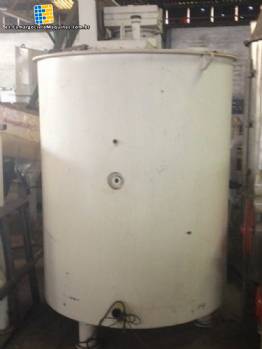 Tanque con una capacidad de 2400 litros