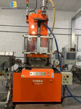 M�quina de moldeo por inyecci�n vertical de poliuretano Turra