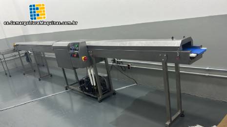 M�quina de recubrimiento de chocolate con t�nel de enfriamiento para recubrimientos y decoraci�n de chocolate AGUIATECH.