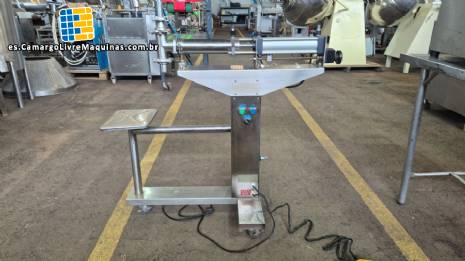 M�quina semiautom�tica de llenado de l�quidos de acero inoxidable con 1 boquilla.
