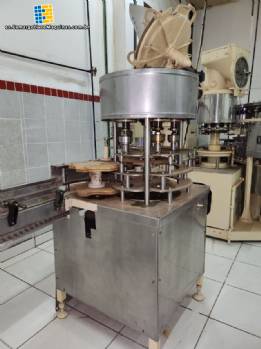 Taponadora autom�tica de acero inoxidable con 5 boquillas Zegla