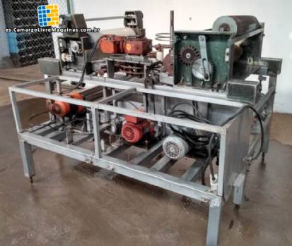 Máquina para cremar, llenar, formar y prensar láminas de oblea. Máquina para cremar, llenar, formar y prensar láminas de oblea.